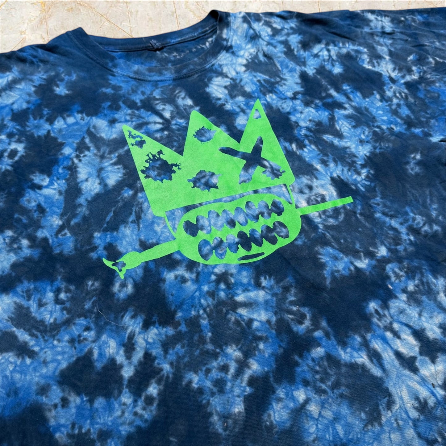 Exclusive Limited London Customs Spooky Green Logo T